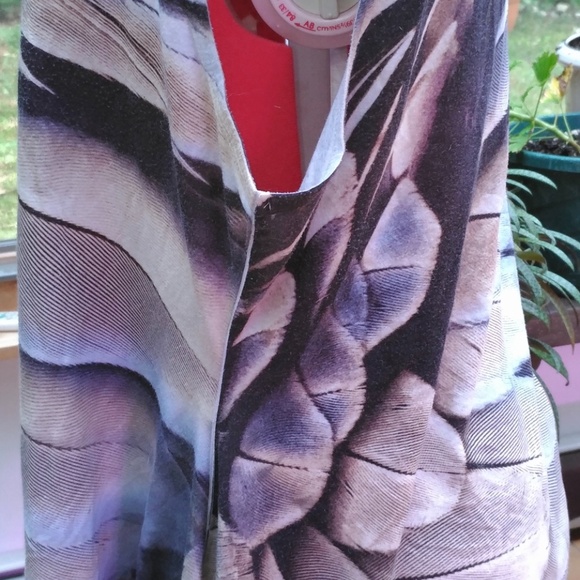 Sleeveless Top - Picture 2 of 3